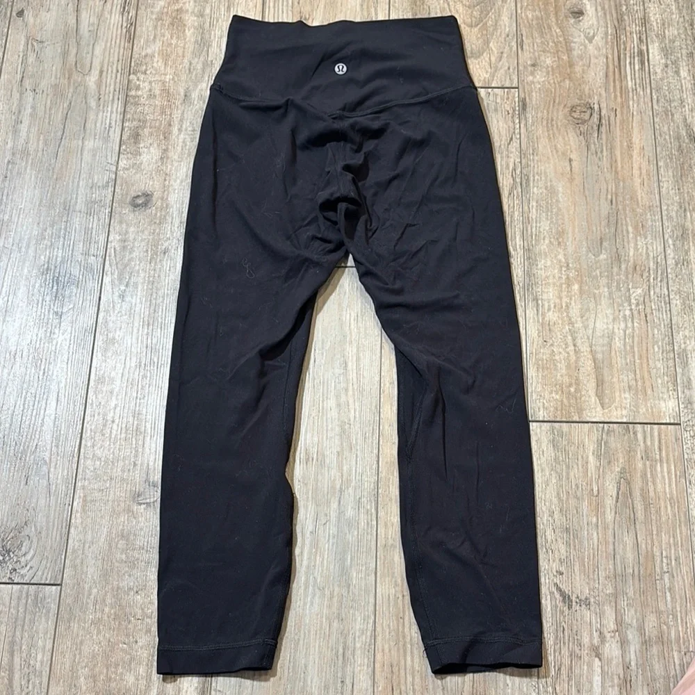 Lululemon Women’s Black Legging Capris Size 4